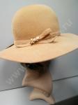 Шляпка "Кардинал "из пухового-велюра песочного цвета