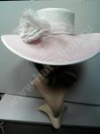 Шляпка из полипропилена розово-белая